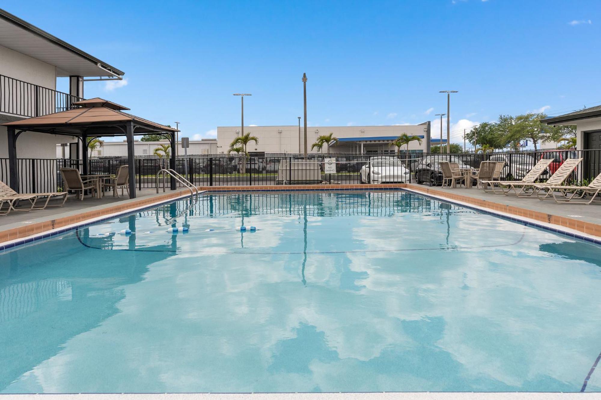 Hotel Baymont By Wyndham Orlando Downtown Exterior foto